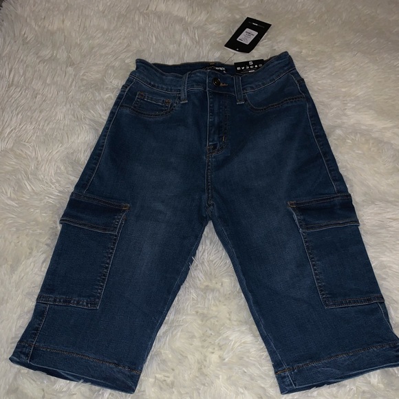 NWT Cargo Shorts 🏷 - Picture 5 of 6